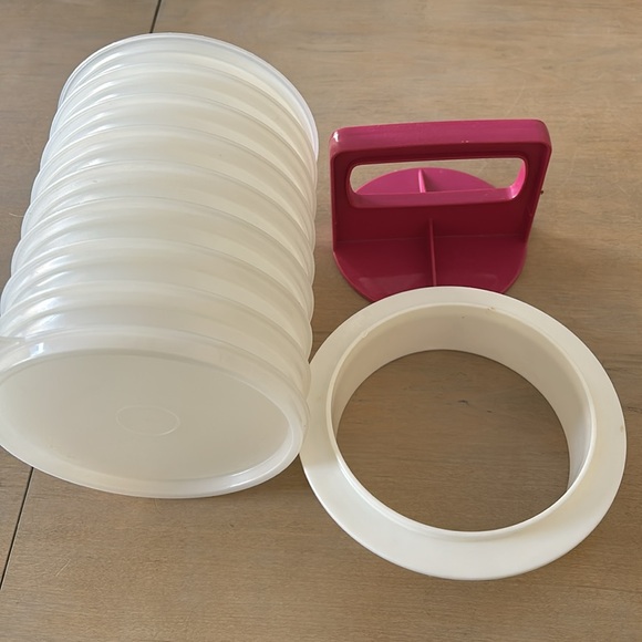 Vintage Tupperware hamburger mold/press/keeper, 8 storage containers, 1 top. - Picture 2 of 6